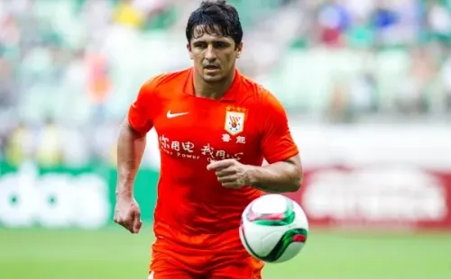 Foto:Daniel Vorley/AGIF – Desde 2014, o jogador estava no futebol chinês e até mesmo na seleção do país