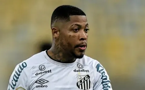 Marinho chegou a final da Libertadores com a camisa do Santos     (Foto: Thiago Ribeiro/AGIF)