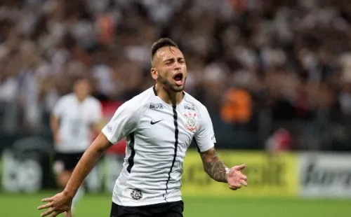 Foto: Daniel Vorley/AGIF – Maycon foi campeão com o Corinthians em 2017 e agora retorna à equipe