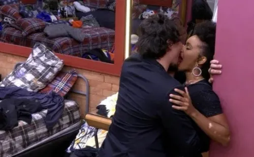 Natália e Eliezer se beijam. Foto: Reprodução/Globo