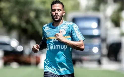 Foto: Ivan Storti/Santos FC – Lateral-direito Auro não recebeu muitas oportunidades com Fabián Bustos