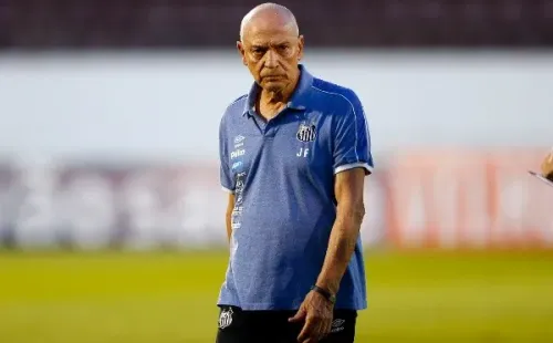 Foto: Thiago Calil/AGIF – Santos quita dívida milionária com o treinador Jesualdo Ferreira