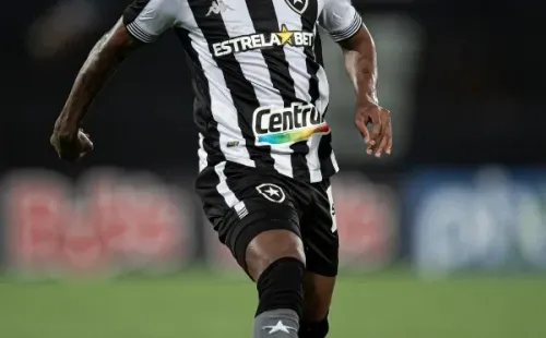 Foto:Jorge Rodrigues/AGIF | Diego Gonçalves estará à disposição do Botafogo na estreia do BR22