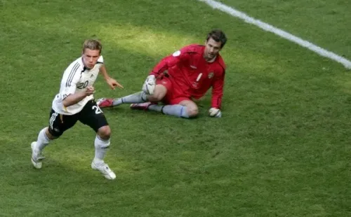 Foto: Ben Radford/Getty Images – Podolski foi eleito a revelação da Copa do Mundo de 2006, e ainda esteve nos Mundiais de 2010 e 2014, o último com título alemão