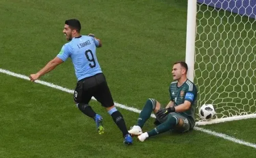 Foto: Stu Forster/Getty Images – Suárez esteve presente com gols nas campanhas uruguaias em 2010, 2014 e 2018; atacante deve estar no Catar também
