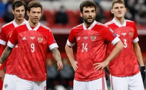 Mike Kireev/NurPhoto via Getty Images/ Seleção russa em campo. 