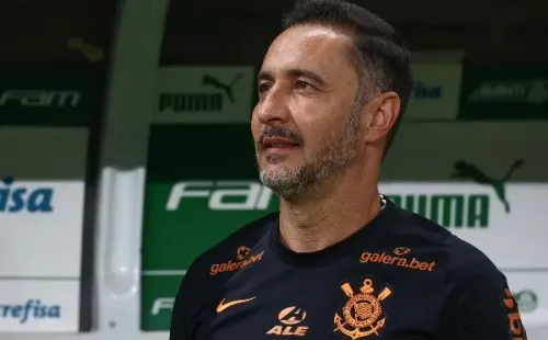 Vitor Pereira, técnico do Corinthians (Foto: Marcello Zambrana/AGIF)