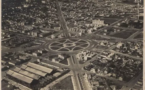 ( Foto: Acervo/Arquivo Público de Minas Gerais) Vista da Praça Raul Soares, onde Atlético e América eram ‘vizinhos’ de campo