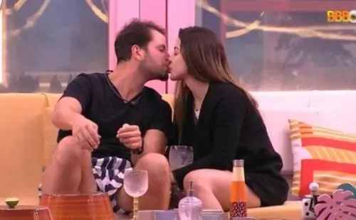Beijo tem em todo lugar — até no BBB – Foto: Globo
