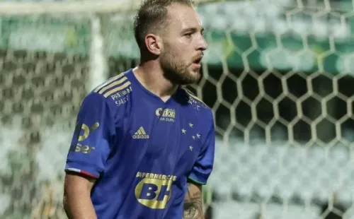 Foto: (Robson Mafra/AGIF) – Bruno José perdeu espaço no Cruzeiro, e espera ter mais oportunidades vestindo a camisa do Bugre