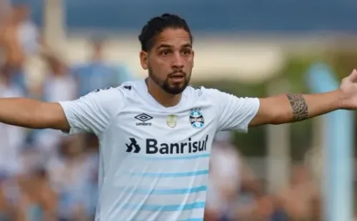 Benítez tem perdido espaço no Grêmio (Foto: Maxi Franzoi/AGIF)