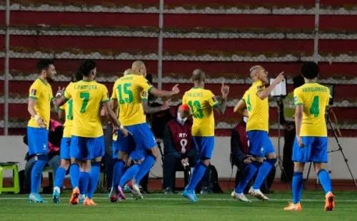 Javier Mamani/Getty Images/ Seleção brasileira em campo.