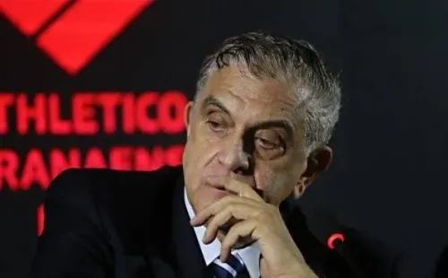 Petraglia está negociando com Fernandinho. Foto: Divulgação Athletico Paranaense