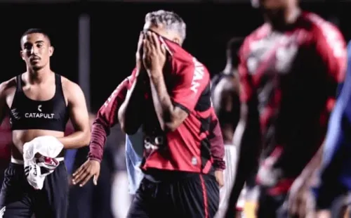 Marlos com a camisa do Athletico Paranaense (Foto: Ettore Chiereguini/AGIF)