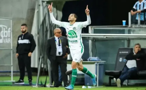 Foto: (Pedro H. Tesch/AGIF) – Nas duas primeiras rodadas da Série B, os autores dos gols da Chapecoense saíram do banco de reservas