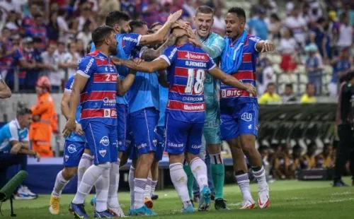 Lucas Emanuel/AGIF/ Fortaleza comemorando gol.