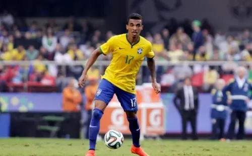 Luiz Gustavo foi titular da Seleção no ciclo de 2014 – Foto: Moises Nascimento/AGIF
