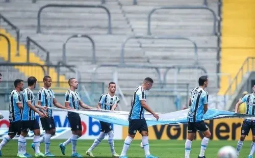 Elenco do Grêmio teve seu salário adiantado no mês de abril. Foto: Lucas Uebel/ Grêmio