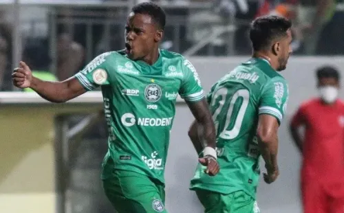 Foto: Fernando Moreno/AGIF – Igor Paixão (à esquerda) é o segundo jogador da Série A com mais participações em gols em 2022