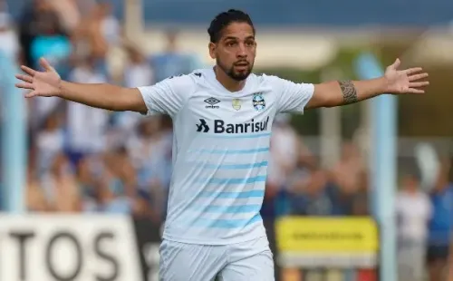 Benítez não tem tido bons momentos com a camisa do Grêmio     (Foto: Maxi Franzoi/AGIF)