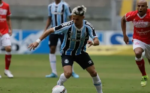 Foto: (Maxi Franzoi/AGIF) – Biel tem provado seu valor vestindo as cores do Grêmio