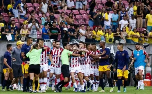 Rafael Vieira/AGIF/ Confusão na partida da final do Pernambuco entre Náutico e Retrô.