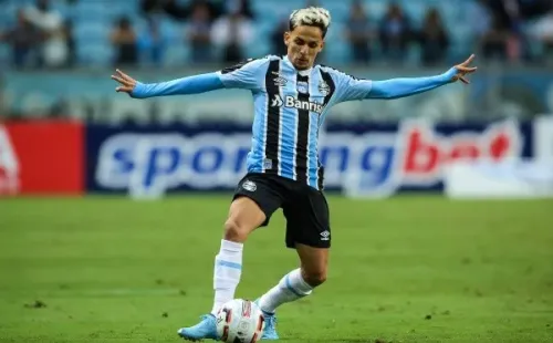 Foto:Pedro H. Tesch/AGIF | Gabriel Teixeira vive boa fase no Grêmio