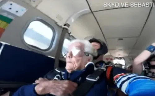 Sullivan momentos antes do salto. Reprodução//Youtube oficial da WPTV News