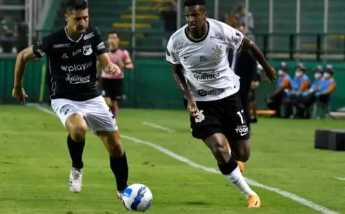 Foto: (Vizzor Imagem/AGIF) – Titular na Libertadores, Jô está fora da partida contra o Bragantino