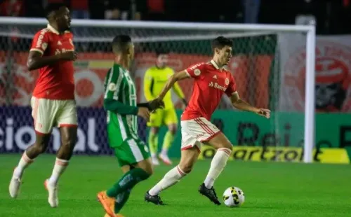 Foto: Luiz Erbes/AGIF – Rodrigo Dourado também está sendo contestado pela torcida colorada