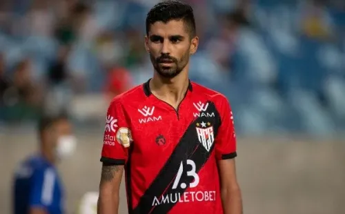 Foto: Gil Gomes/AGIF – Jorginho é desfalque na equipe do Atlético Goianiense para o duelo deste sábado (14)