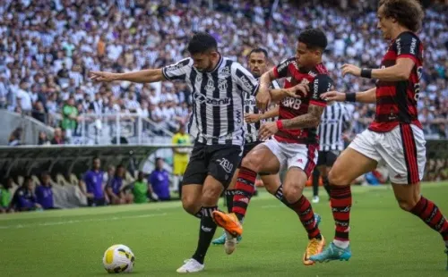 Lucas Emanuel/AGIF/ Ceará x Flamengo em campo pelo Brasileirão.