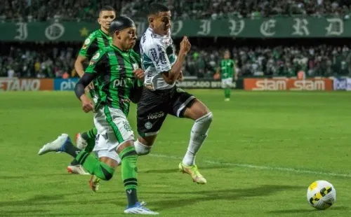 Foto: Robson Mafra/AGIF – José Hugo foi um dos destaques do Coxa contra o América-MG