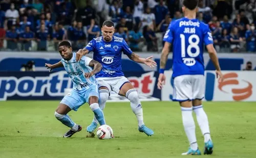 Foto: Gustavo Aleixo/Cruzeiro – Jajá (de costas) e Zé Ivaldo estão cedidos ao Cruzeiro até o fim da Série B