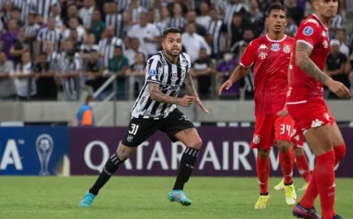 Foto: Divulgação/Ceará SC – Dentinho sentiu dor na coxa e deixou campo contra o Caballero no intervalo