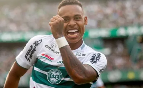 Foto: Gabriel Machado/AGIF – Igor Paixão já marcou 11 gols e contribuiu com mais oito assistências pelo Coxa em 2022