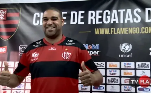 Foto: Reprodução Fla TV/YouTube – Adriano comemora feito de 13 anos atrás pelo Flamengo