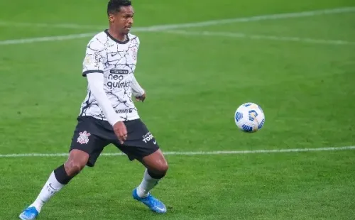 Marcello Zambrana/AGIF/ Atacante Jô com a camisa do Corinthians.