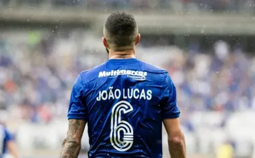 Foto: Alessandra Torres/AGIF – Em 2020, João Lucas vestiu a camisa do Cruzeiro