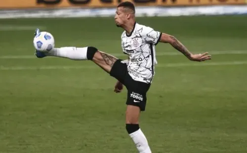 João Victor pode ser negociado pelo Corinthians (Foto: Ettore Chiereguini/AGIF)