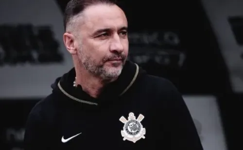 Ettore Chiereguini/AGI/ Willian, Du Queiroz  e +7; Vítor Pereira tem dúvidas para o duelo importante contra o Boca Juniors. 