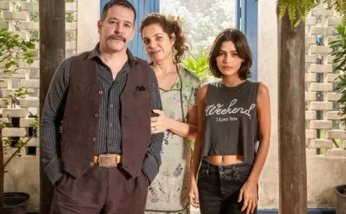 Tenório (Murlio Benício), Maria (Isabel Teixeira) e Guta (Julia Dalavia) – Foto: Globo/Fábio Rocha