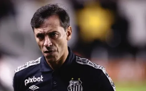 Fabián Bustos foi demitido do comando do Santos (Foto: Ettore Chiereguini/AGIF)