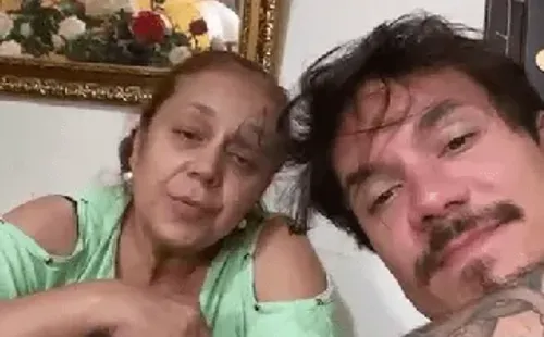 Eli ao lado da mãe – Imagem: Reprodução/Instagram oficial de Eliezer