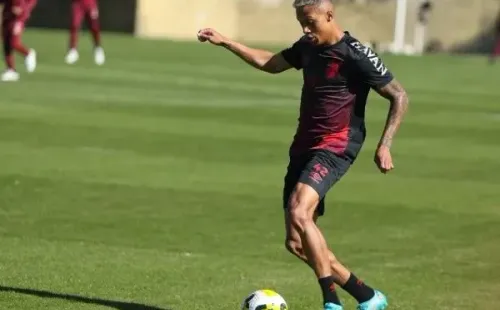 Vitinho está liberado após mais de um mês fora das partidas – Foto: José Tramontin/Athletico