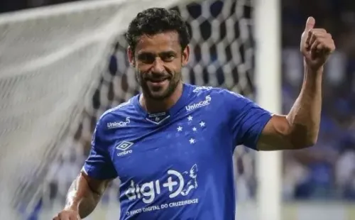  Thomás Santos/AGIF/ Fred comemorando gol pelo Cruzeiro. 