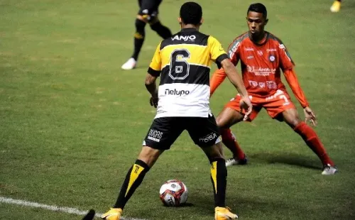 Foto: Caio Marcello/AGIF – Hélder foi titular do Criciúma na última temporada de acesso à Série B