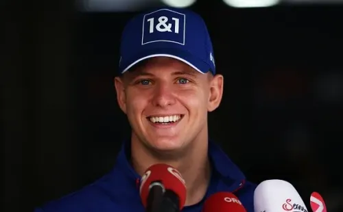 Mick Schumacher ainda não sabe se continua na Haas. Créditos: Dan Mullan/Getty Images