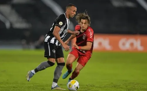 Marçal: pode voltar contra os goianos – Foto: Thiago Ribeiro/AGIF