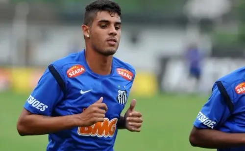 Foto: Ivan Storti/Divulgação Santos FC – Emerson Palmieri foi revelado na base do Santos, onde venceu a Copinha-2013